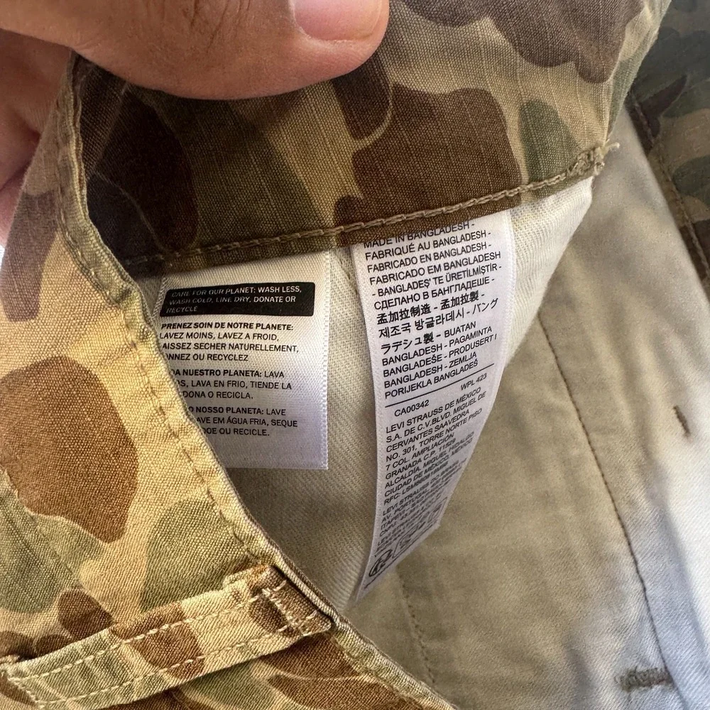 Levis levi carrier